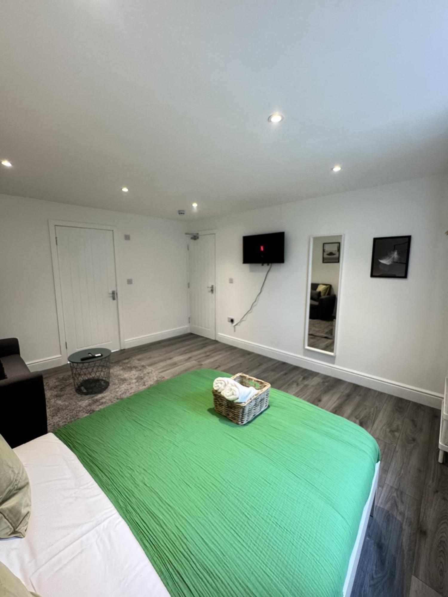 En-Suite Bedroom For Up To 4! Sofa Bed - Near Stratford Londen Buitenkant foto