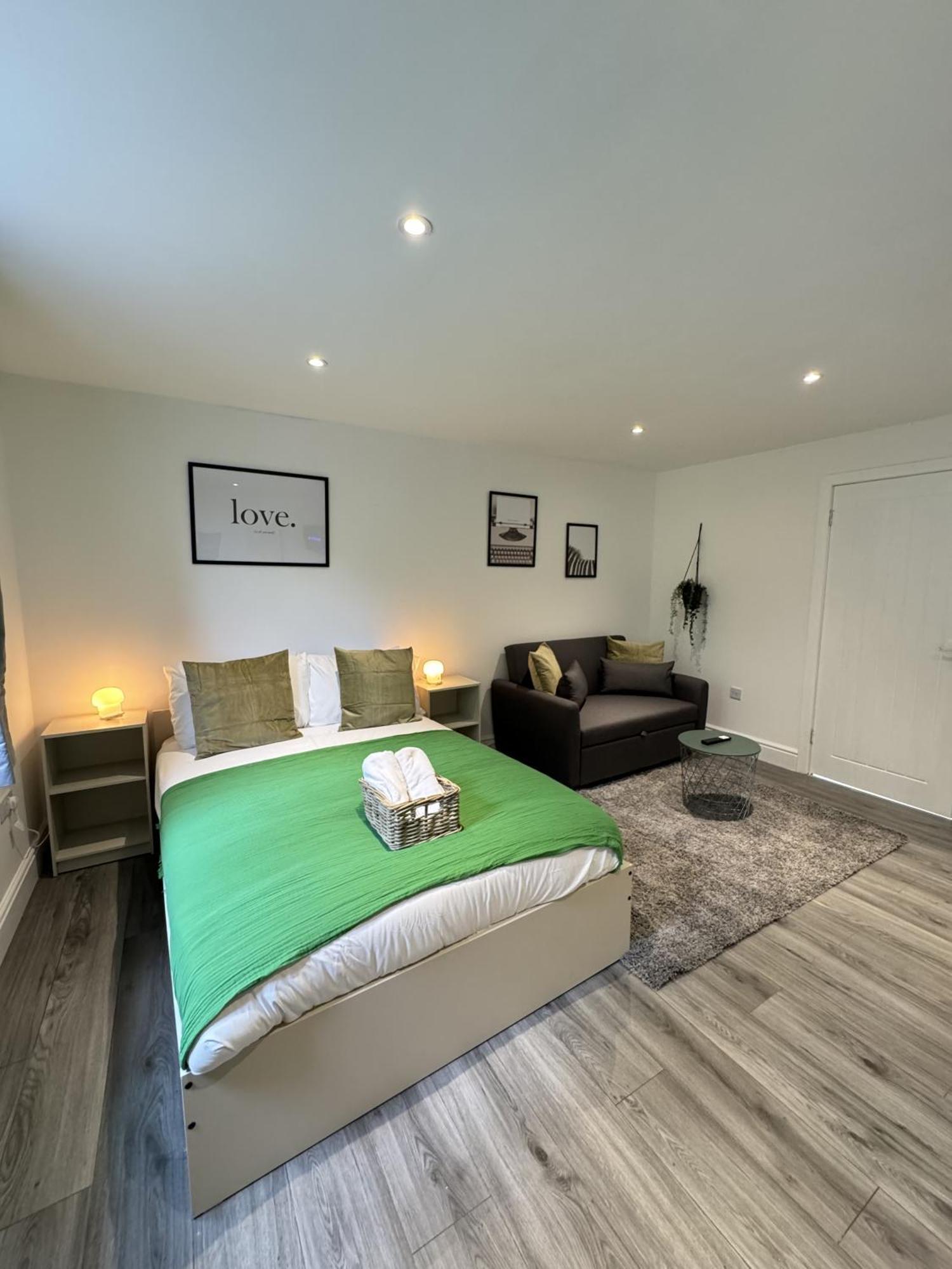 En-Suite Bedroom For Up To 4! Sofa Bed - Near Stratford Londen Buitenkant foto