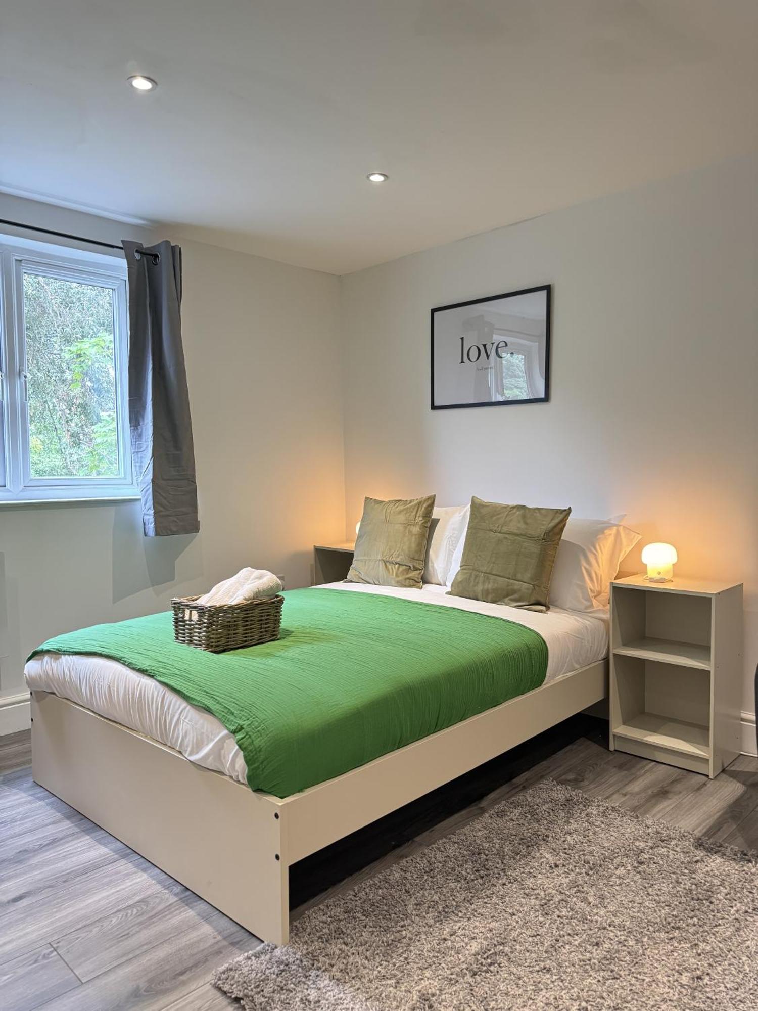 En-Suite Bedroom For Up To 4! Sofa Bed - Near Stratford Londen Buitenkant foto