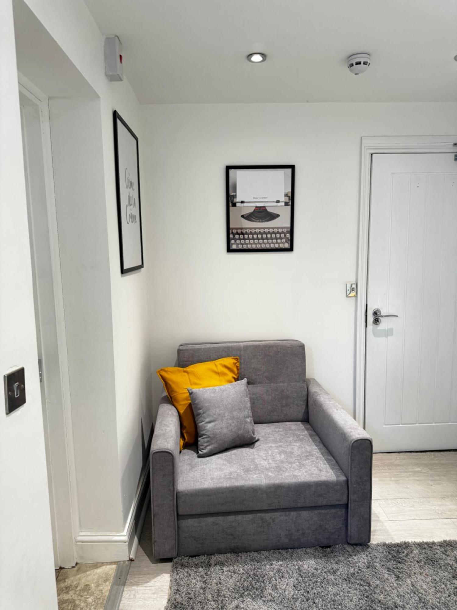 En-Suite Bedroom For Up To 4! Sofa Bed - Near Stratford Londen Buitenkant foto