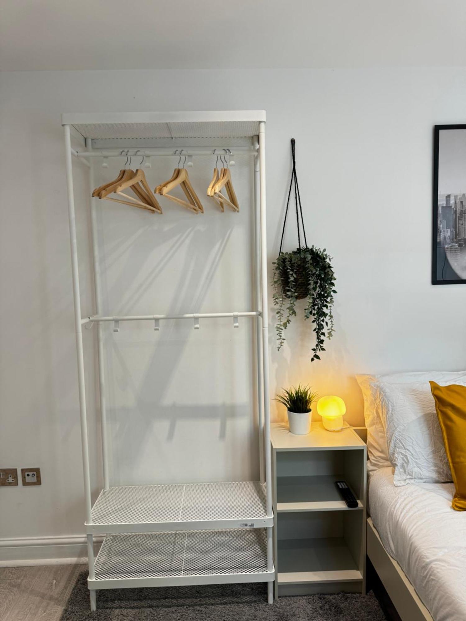 En-Suite Bedroom For Up To 4! Sofa Bed - Near Stratford Londen Buitenkant foto