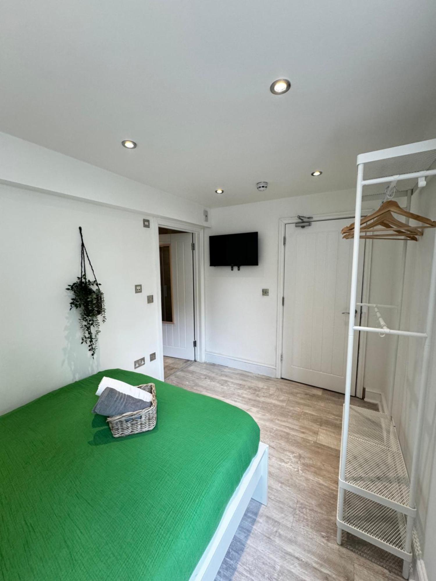 En-Suite Bedroom For Up To 4! Sofa Bed - Near Stratford Londen Buitenkant foto