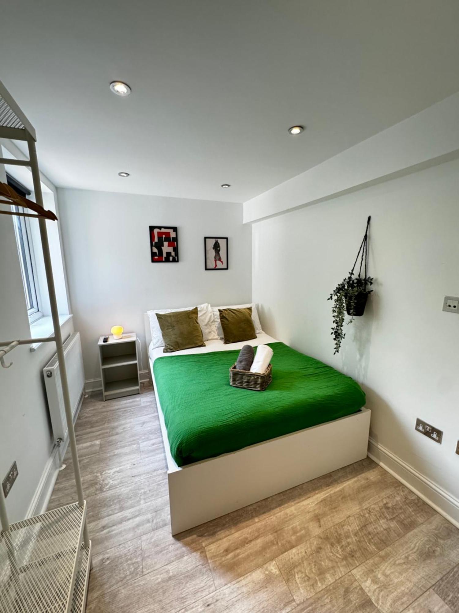 En-Suite Bedroom For Up To 4! Sofa Bed - Near Stratford Londen Buitenkant foto