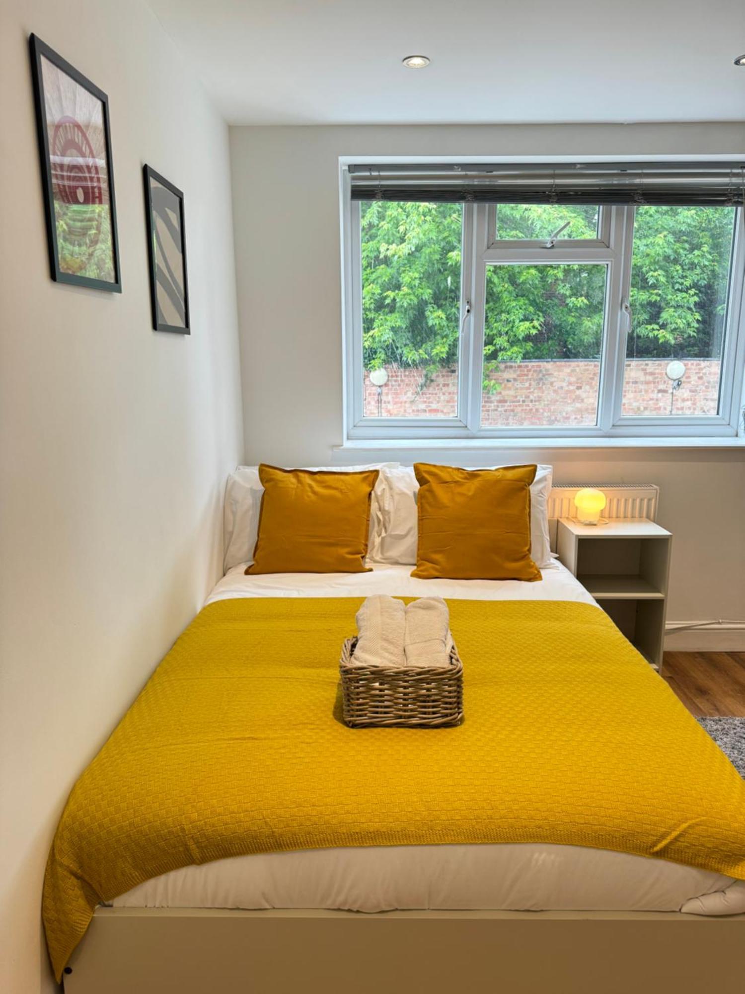 En-Suite Bedroom For Up To 4! Sofa Bed - Near Stratford Londen Buitenkant foto