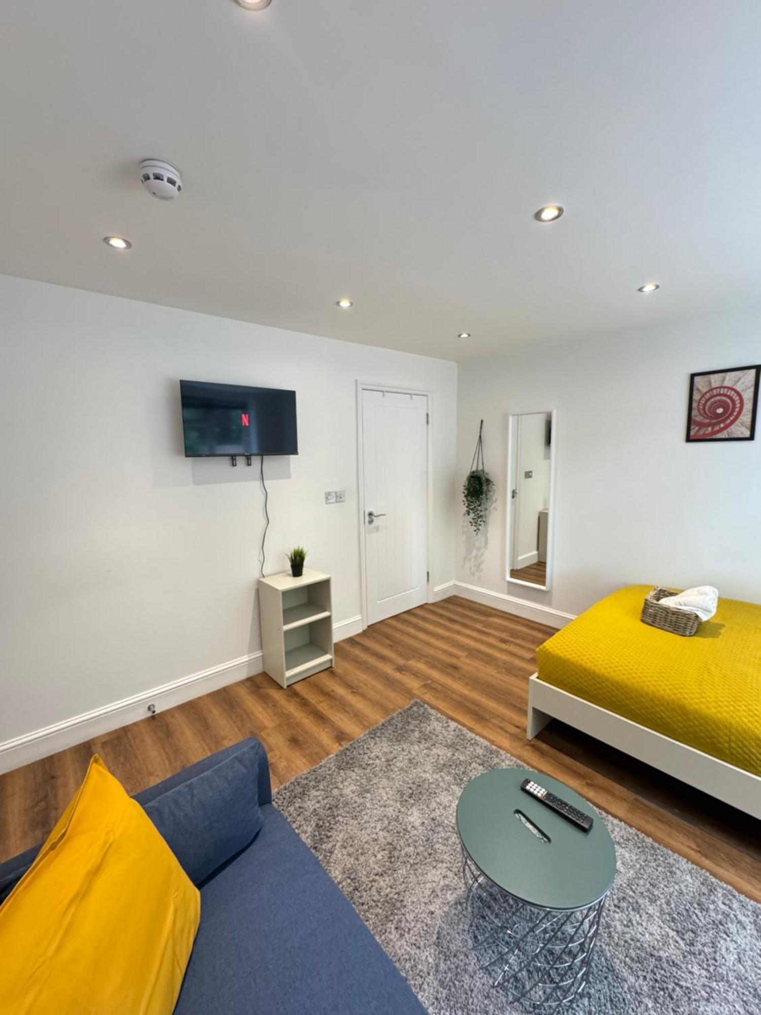 En-Suite Bedroom For Up To 4! Sofa Bed - Near Stratford Londen Buitenkant foto